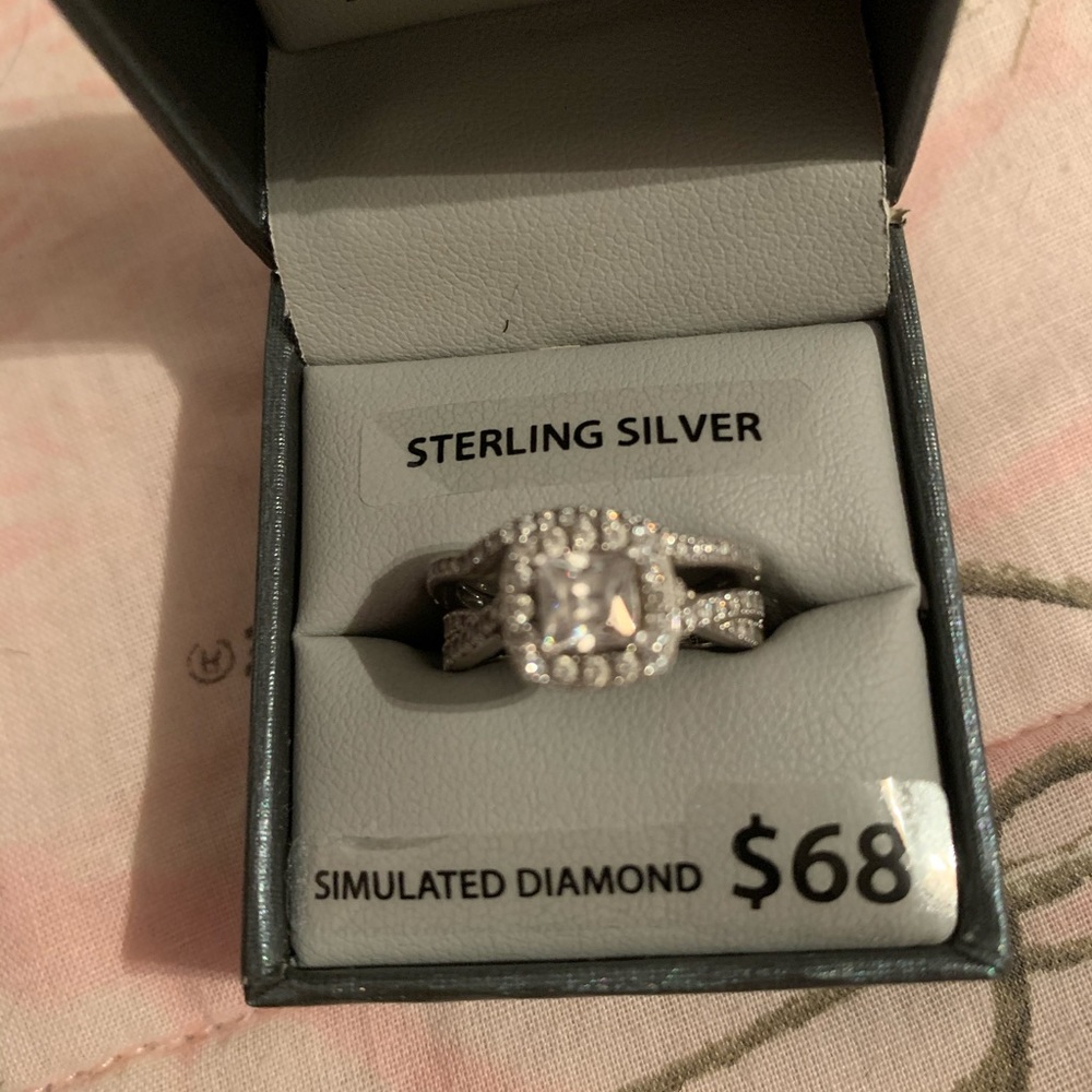 Ring - Picture 2 of 4